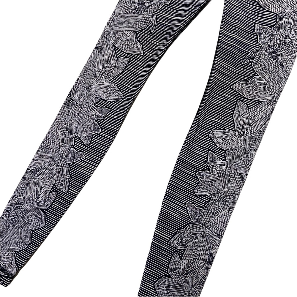 Lululemon Wunder Under Black and White High Rise Pant 28 - Picture 5 of 9